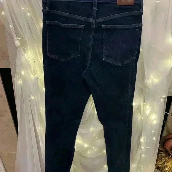 Madewell Women’s 9” Midrise Skinny Jeans. Size 27. Dark Blue. Preowned. - Picture 3 of 4